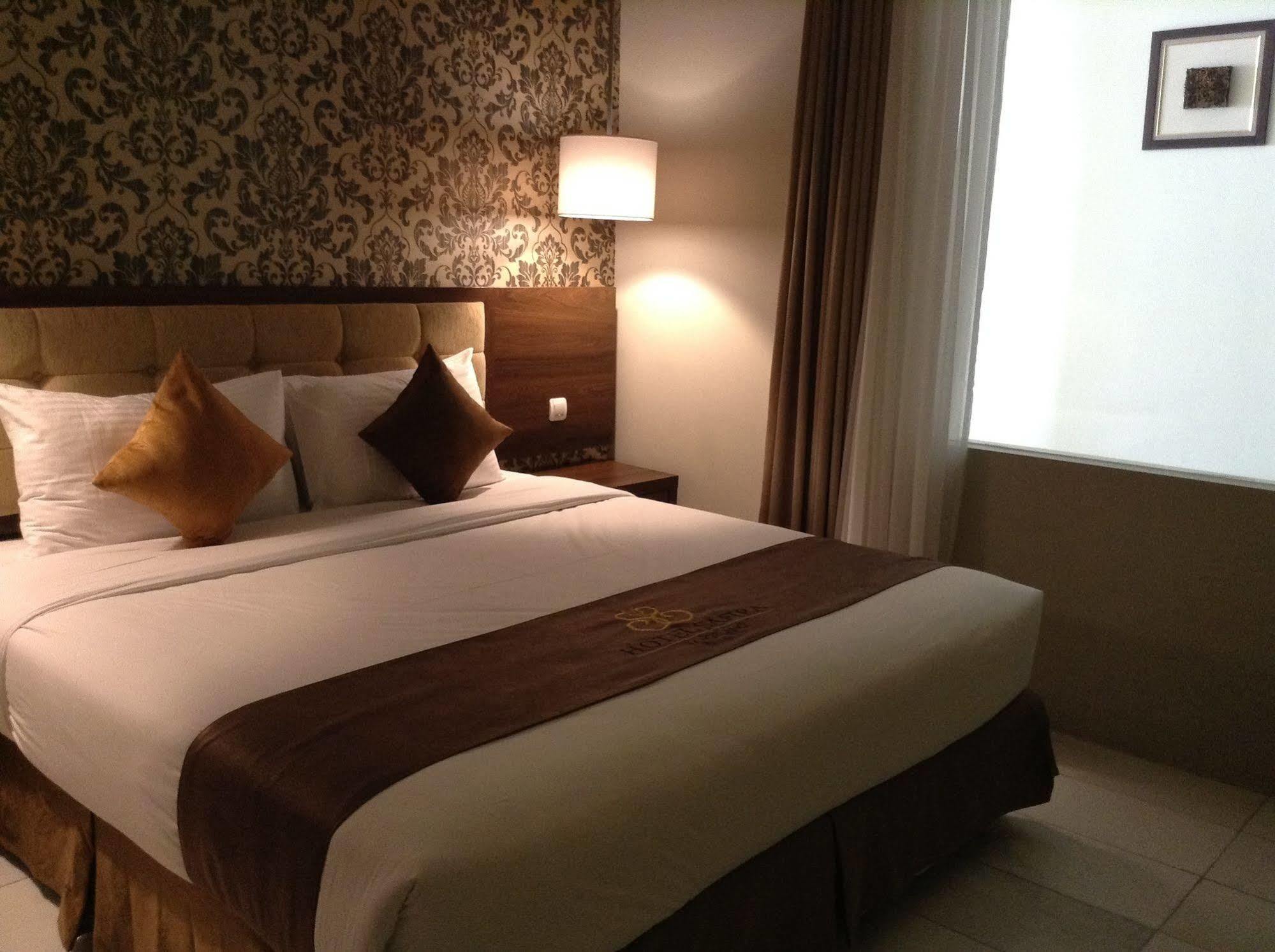 Hotel Safira Magelang Exterior photo