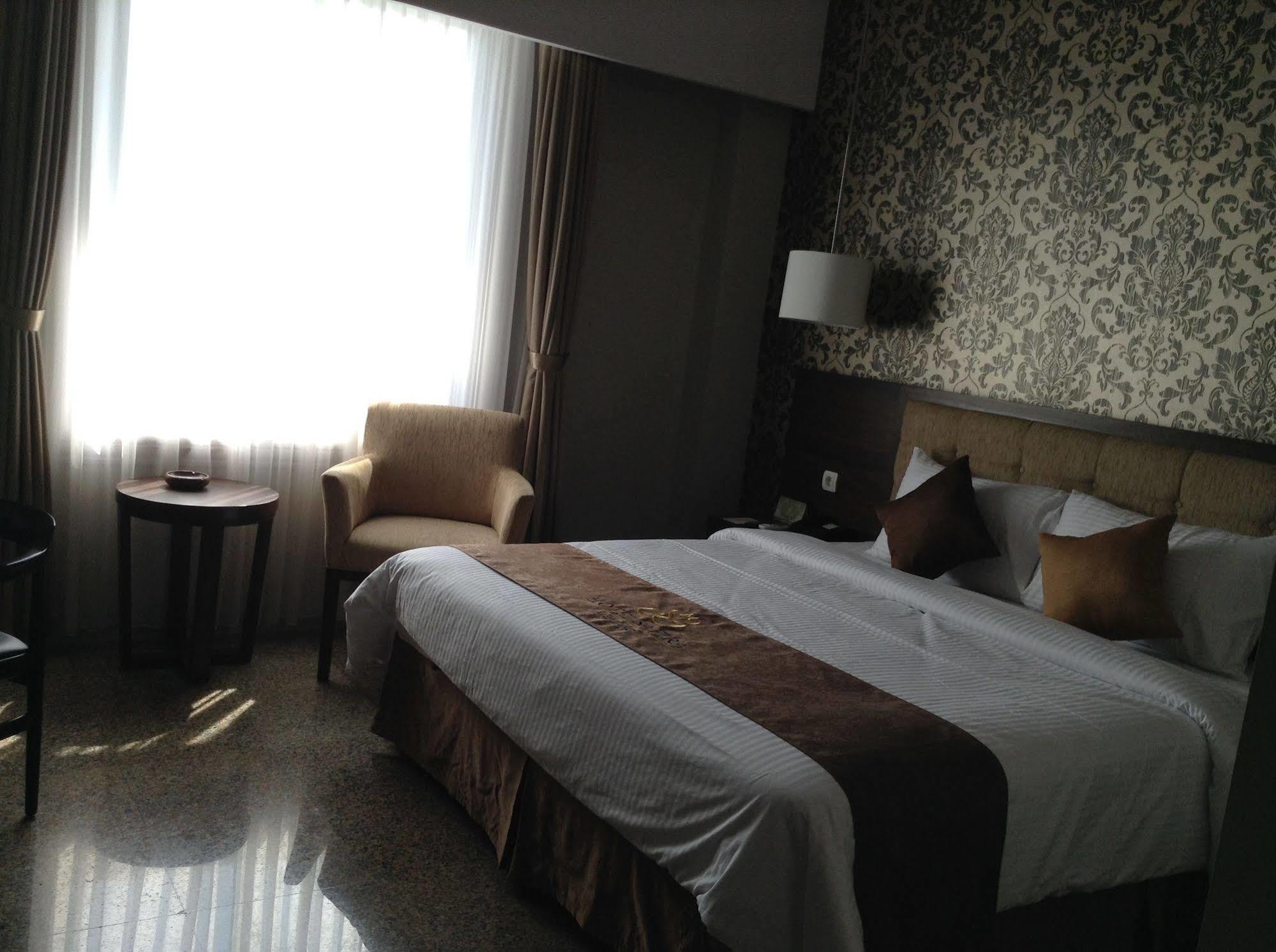 Hotel Safira Magelang Exterior photo