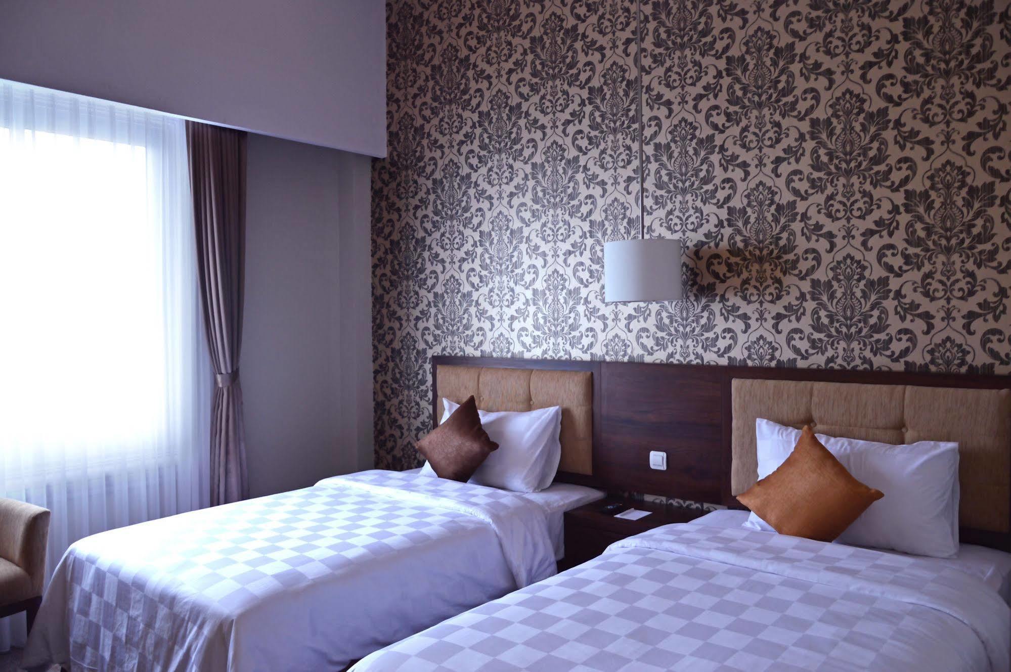 Hotel Safira Magelang Exterior photo
